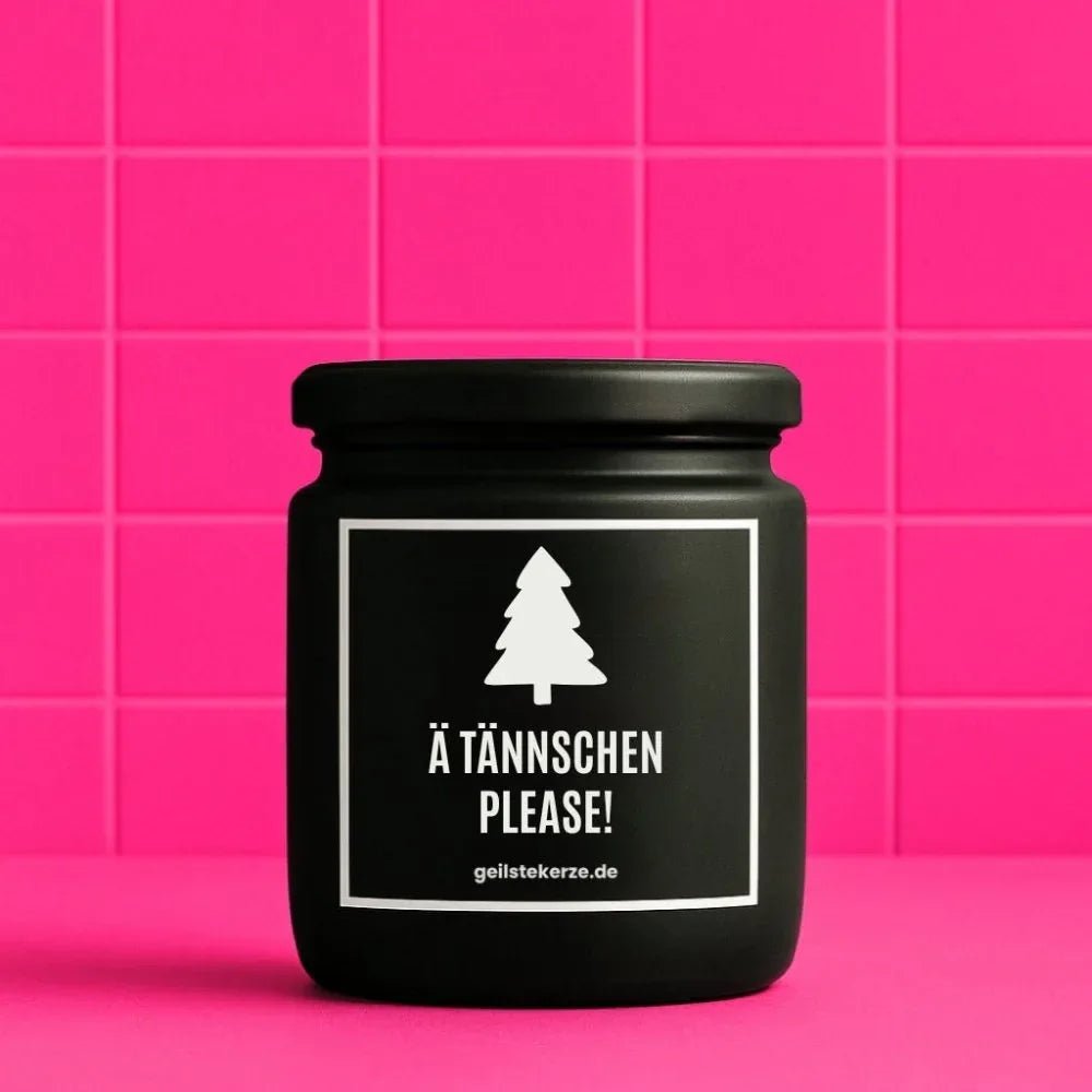 Duftkerze mit Spruch von geilstekerze ist der neue Geschenketrend. Diese witzige Kerze Vegane Bio-Kerze mit Spruch – Ä TÄNNSCHEN PLEASE! brennt mega lange sagenhafte 80 Stunde, hochwertige ätherische Öle schaffen beste Duftverteilung. Mit 1400 lustigen Sprüchen perfekt zum Verschenken. Handgemacht in Deutschland von geilstekerze.shop -Die beste Duftkerze die du kaufen kannst.