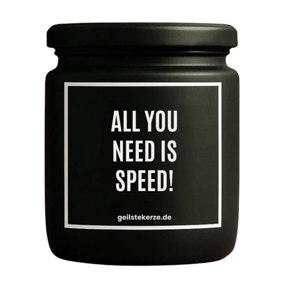 Duftkerze mit Spruch von geilstekerze ist der neue Geschenketrend. Diese witzige Kerze Vegane Bio-Kerze mit Spruch – ALL YOU NEED IS SPEED! brennt mega lange sagenhafte 80 Stunde, hochwertige ätherische Öle schaffen beste Duftverteilung. Mit 1400 lustigen Sprüchen perfekt zum Verschenken. Handgemacht in Deutschland von geilstekerze.shop -Die beste Duftkerze die du kaufen kannst.