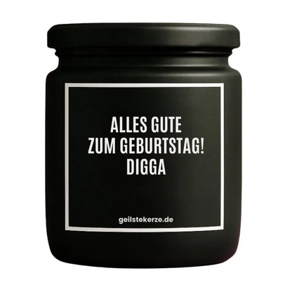 Duftkerze mit Spruch von geilstekerze ist der neue Geschenketrend. Diese witzige Kerze Vegane Bio-Kerze mit Spruch – ALLES GUTE ZUM GEBURTSTAG! DIGGA brennt mega lange sagenhafte 80 Stunde, hochwertige ätherische Öle schaffen beste Duftverteilung. Mit 1400 lustigen Sprüchen perfekt zum Verschenken. Handgemacht in Deutschland von geilstekerze.shop -Die beste Duftkerze die du kaufen kannst.