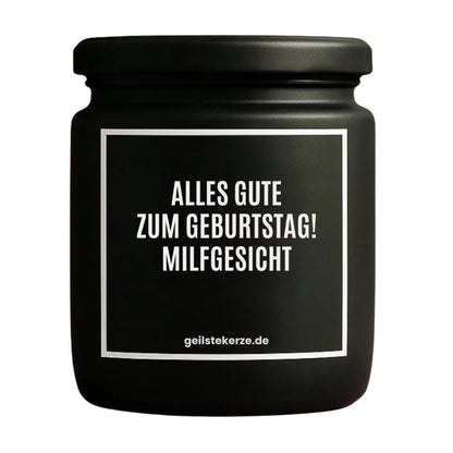 Duftkerze mit Spruch von geilstekerze ist der neue Geschenketrend. Diese witzige Kerze Vegane Bio-Kerze mit Spruch – ALLES GUTE ZUM GEBURTSTAG! MILFGESICHT brennt mega lange sagenhafte 80 Stunde, hochwertige ätherische Öle schaffen beste Duftverteilung. Mit 1400 lustigen Sprüchen perfekt zum Verschenken. Handgemacht in Deutschland von geilstekerze.shop -Die beste Duftkerze die du kaufen kannst.