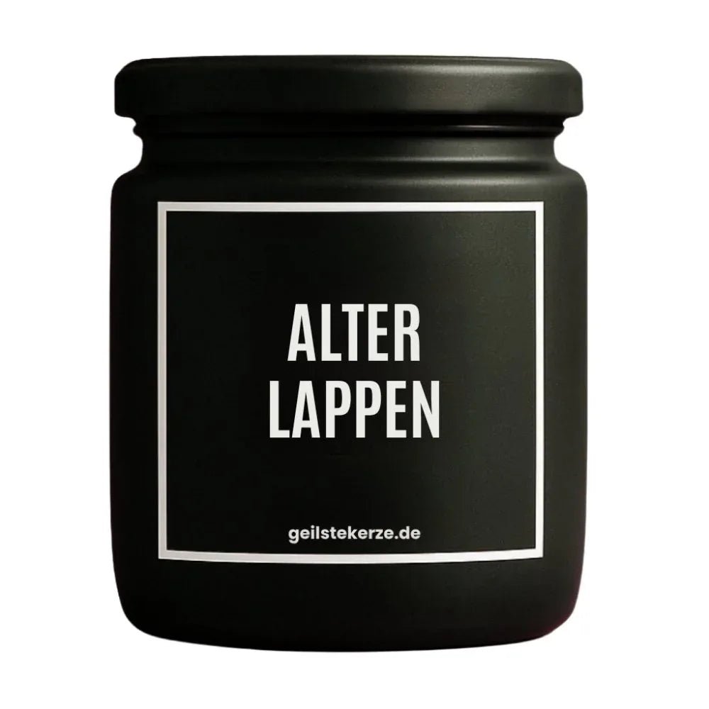 Duftkerze mit Spruch von geilstekerze ist der neue Geschenketrend. Diese witzige Kerze Vegane Bio-Kerze mit Spruch – ALTER LAPPEN brennt mega lange sagenhafte 80 Stunde, hochwertige ätherische Öle schaffen beste Duftverteilung. Mit 1400 lustigen Sprüchen perfekt zum Verschenken. Handgemacht in Deutschland von geilstekerze.shop -Die beste Duftkerze die du kaufen kannst.