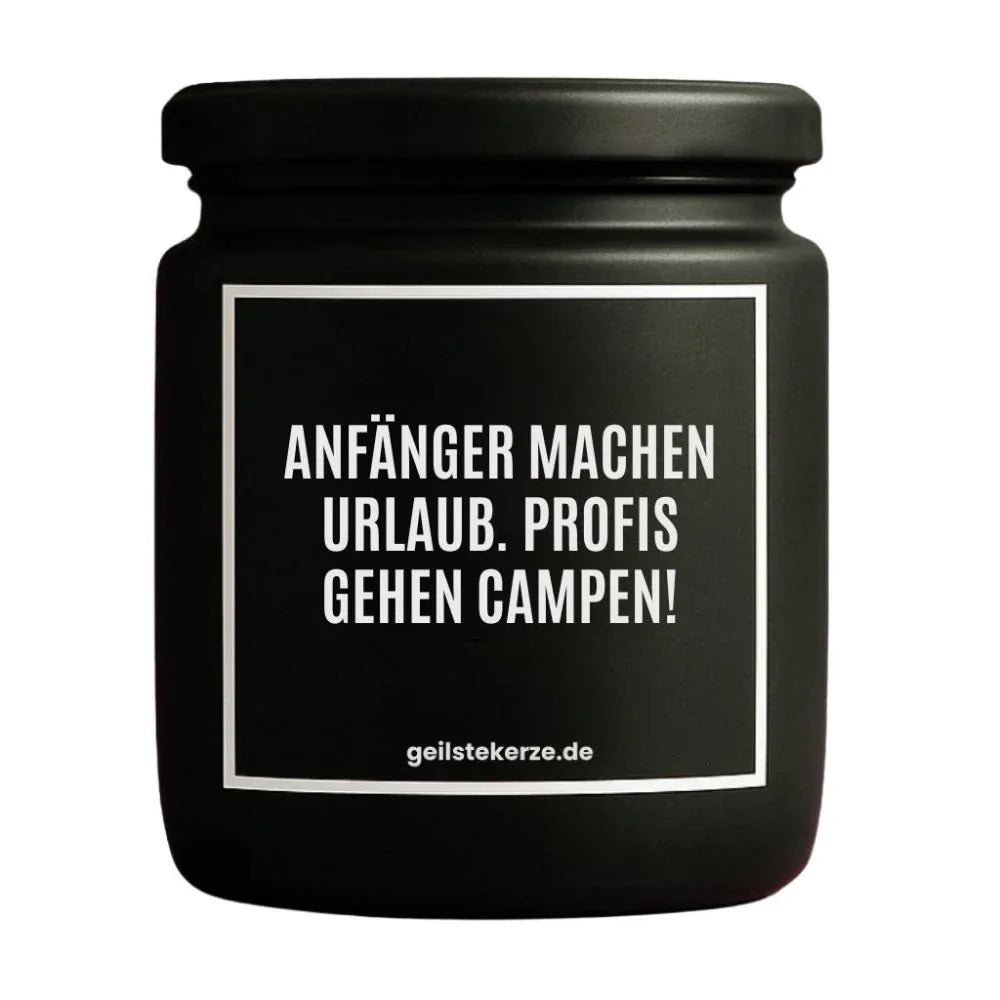 Vegane Bio-Kerze mit Spruch – ANFÄNGER MACHEN URLAUB. PROFIS GEHEN CAMPEN!