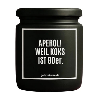 Duftkerze mit Spruch von geilstekerze ist der neue Geschenketrend. Diese witzige Kerze Vegane Bio-Kerze mit Spruch – APEROL! WEIL KOKS IST 80er. brennt mega lange sagenhafte 80 Stunde, hochwertige ätherische Öle schaffen beste Duftverteilung. Mit 1400 lustigen Sprüchen perfekt zum Verschenken. Handgemacht in Deutschland von geilstekerze.shop -Die beste Duftkerze die du kaufen kannst.