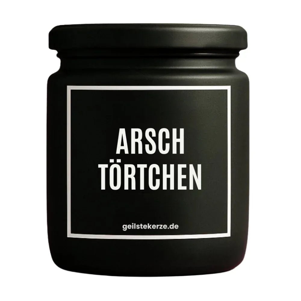 Duftkerze mit Spruch von geilstekerze ist der neue Geschenketrend. Diese witzige Kerze Vegane Bio-Kerze mit Spruch – ARSCHTÖRTCHEN brennt mega lange sagenhafte 80 Stunde, hochwertige ätherische Öle schaffen beste Duftverteilung. Mit 1400 lustigen Sprüchen perfekt zum Verschenken. Handgemacht in Deutschland von geilstekerze.shop -Die beste Duftkerze die du kaufen kannst.