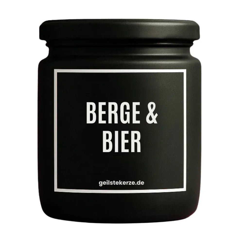 Duftkerze mit Spruch von geilstekerze ist der neue Geschenketrend. Diese witzige Kerze Vegane Bio-Kerze mit Spruch – BERGE & BIER brennt mega lange sagenhafte 80 Stunde, hochwertige ätherische Öle schaffen beste Duftverteilung. Mit 1400 lustigen Sprüchen perfekt zum Verschenken. Handgemacht in Deutschland von geilstekerze.shop -Die beste Duftkerze die du kaufen kannst.