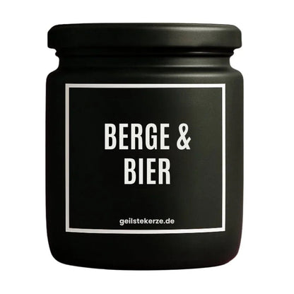 Duftkerze mit Spruch von geilstekerze ist der neue Geschenketrend. Diese witzige Kerze Vegane Bio-Kerze mit Spruch – BERGE & BIER brennt mega lange sagenhafte 80 Stunde, hochwertige ätherische Öle schaffen beste Duftverteilung. Mit 1400 lustigen Sprüchen perfekt zum Verschenken. Handgemacht in Deutschland von geilstekerze.shop -Die beste Duftkerze die du kaufen kannst.
