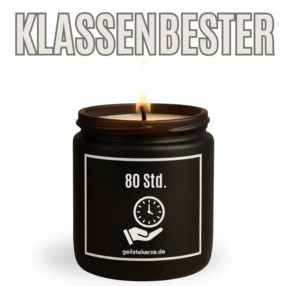 Duftkerze mit Spruch von geilstekerze ist der neue Geschenketrend. Diese witzige Kerze Vegane Bio-Kerze mit Spruch – MONOTONIST brennt mega lange sagenhafte 80 Stunde, hochwertige ätherische Öle schaffen beste Duftverteilung. Mit 1400 lustigen Sprüchen perfekt zum Verschenken. Handgemacht in Deutschland von geilstekerze.shop -Die beste Duftkerze die du kaufen kannst.