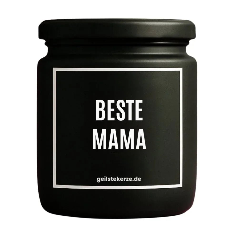 Duftkerze mit Spruch von geilstekerze ist der neue Geschenketrend. Diese witzige Kerze Vegane Bio-Kerze mit Spruch – BESTE MAMA brennt mega lange sagenhafte 80 Stunde, hochwertige ätherische Öle schaffen beste Duftverteilung. Mit 1400 lustigen Sprüchen perfekt zum Verschenken. Handgemacht in Deutschland von geilstekerze.shop -Die beste Duftkerze die du kaufen kannst.