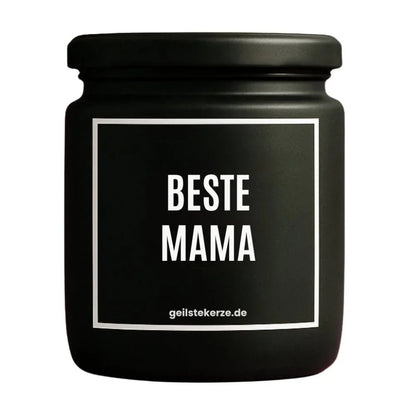 Duftkerze mit Spruch von geilstekerze ist der neue Geschenketrend. Diese witzige Kerze Vegane Bio-Kerze mit Spruch – BESTE MAMA brennt mega lange sagenhafte 80 Stunde, hochwertige ätherische Öle schaffen beste Duftverteilung. Mit 1400 lustigen Sprüchen perfekt zum Verschenken. Handgemacht in Deutschland von geilstekerze.shop -Die beste Duftkerze die du kaufen kannst.