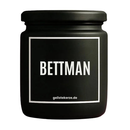 Duftkerze mit Spruch von geilstekerze ist der neue Geschenketrend. Diese witzige Kerze Vegane Bio-Kerze mit Spruch – BETTMAN brennt mega lange sagenhafte 80 Stunde, hochwertige ätherische Öle schaffen beste Duftverteilung. Mit 1400 lustigen Sprüchen perfekt zum Verschenken. Handgemacht in Deutschland von geilstekerze.shop -Die beste Duftkerze die du kaufen kannst.