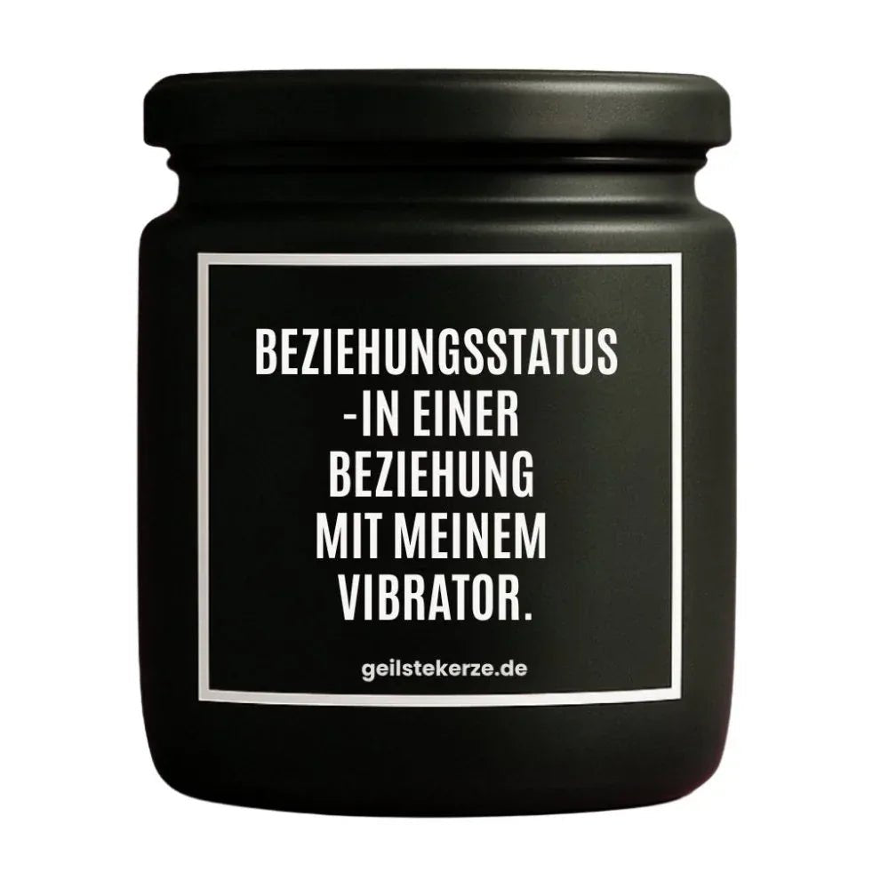Vegane Bio-Kerze mit Spruch – BEZIEHUNGSSTATUS -IN EINER BEZIEHUNG MIT MEINEM VIBRATOR