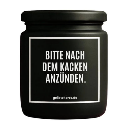 Duftkerze mit Spruch von geilstekerze ist der neue Geschenketrend. Diese witzige Kerze Vegane Bio-Kerze mit Spruch – BITTE NACH DEM KACKEN ANZÜNDEN. brennt mega lange sagenhafte 80 Stunde, hochwertige ätherische Öle schaffen beste Duftverteilung. Mit 1400 lustigen Sprüchen perfekt zum Verschenken. Handgemacht in Deutschland von geilstekerze.shop -Die beste Duftkerze die du kaufen kannst.