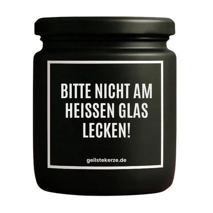 Duftkerze mit Spruch von geilstekerze ist der neue Geschenketrend. Diese witzige Kerze Vegane Bio-Kerze mit Spruch – BITTE NICHT AM HEISSEN GLAS LECKEN! brennt mega lange sagenhafte 80 Stunde, hochwertige ätherische Öle schaffen beste Duftverteilung. Mit 1400 lustigen Sprüchen perfekt zum Verschenken. Handgemacht in Deutschland von geilstekerze.shop -Die beste Duftkerze die du kaufen kannst.