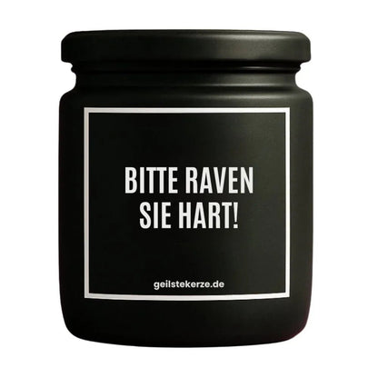 Duftkerze mit Spruch von geilstekerze ist der neue Geschenketrend. Diese witzige Kerze Vegane Bio-Kerze mit Spruch – BITTE RAVEN SIE HART! brennt mega lange sagenhafte 80 Stunde, hochwertige ätherische Öle schaffen beste Duftverteilung. Mit 1400 lustigen Sprüchen perfekt zum Verschenken. Handgemacht in Deutschland von geilstekerze.shop -Die beste Duftkerze die du kaufen kannst.