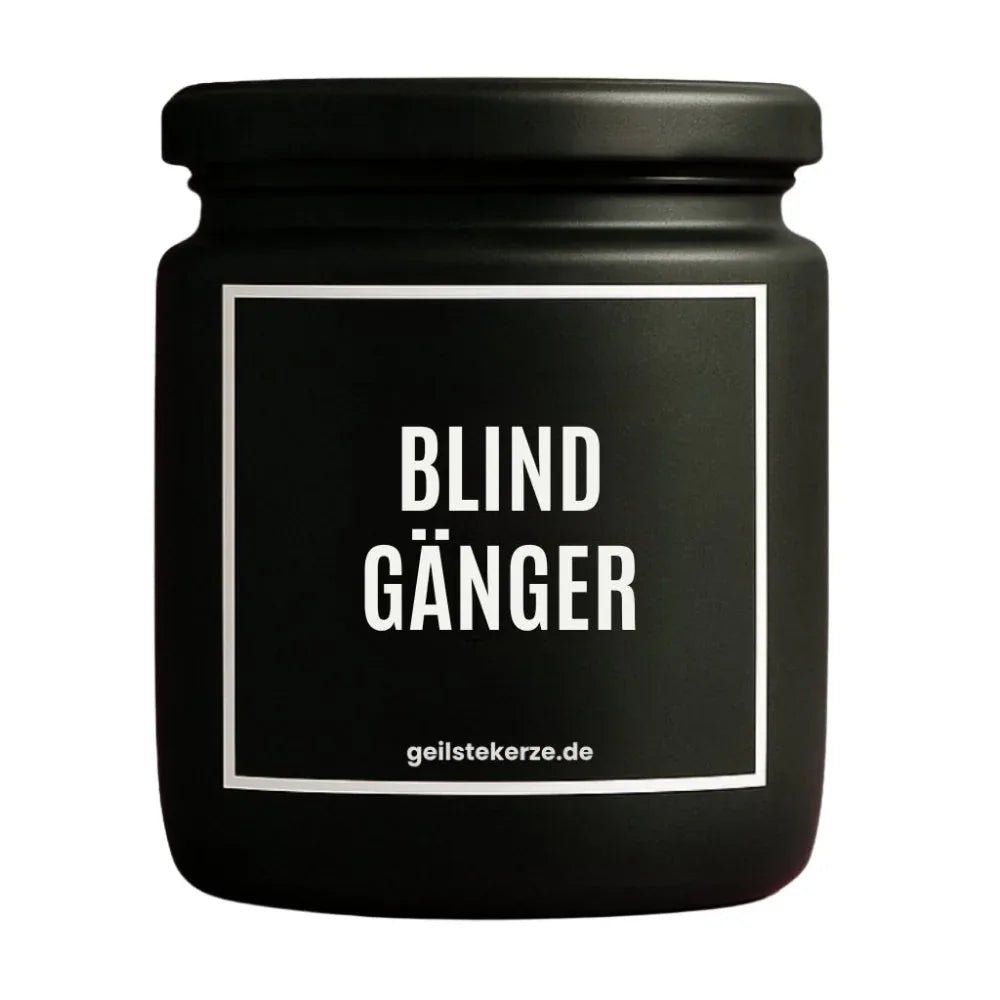 Duftkerze mit Spruch von geilstekerze ist der neue Geschenketrend. Diese witzige Kerze Vegane Bio-Kerze mit Spruch – BLINDGÄNGER brennt mega lange sagenhafte 80 Stunde, hochwertige ätherische Öle schaffen beste Duftverteilung. Mit 1400 lustigen Sprüchen perfekt zum Verschenken. Handgemacht in Deutschland von geilstekerze.shop -Die beste Duftkerze die du kaufen kannst.