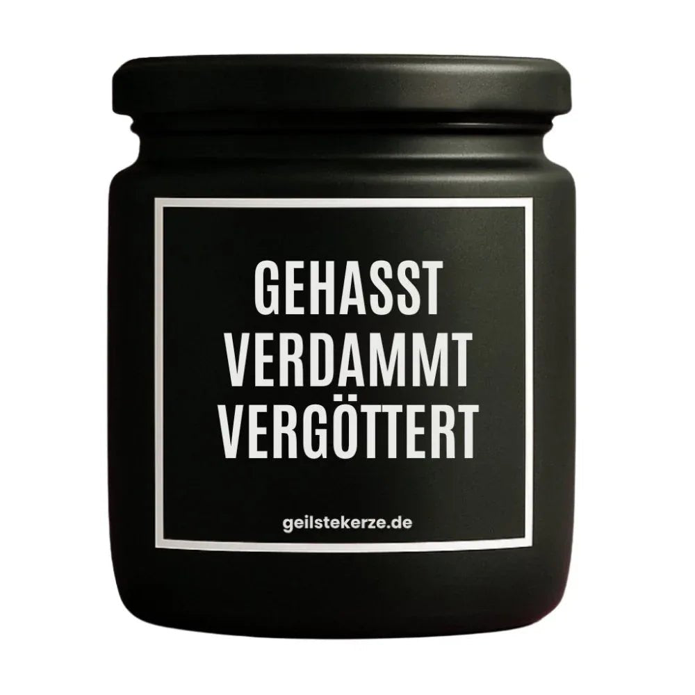 Vegane Bio-Kerze mit Spruch – BO! GEHASST VERDAMMT VERGÖTTERT