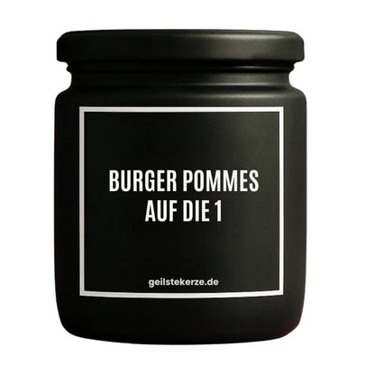 Duftkerze mit Spruch von geilstekerze ist der neue Geschenketrend. Diese witzige Kerze Vegane Bio-Kerze mit Spruch – BURGER POMMES AUF DIE 1 brennt mega lange sagenhafte 80 Stunde, hochwertige ätherische Öle schaffen beste Duftverteilung. Mit 1400 lustigen Sprüchen perfekt zum Verschenken. Handgemacht in Deutschland von geilstekerze.shop -Die beste Duftkerze die du kaufen kannst.
