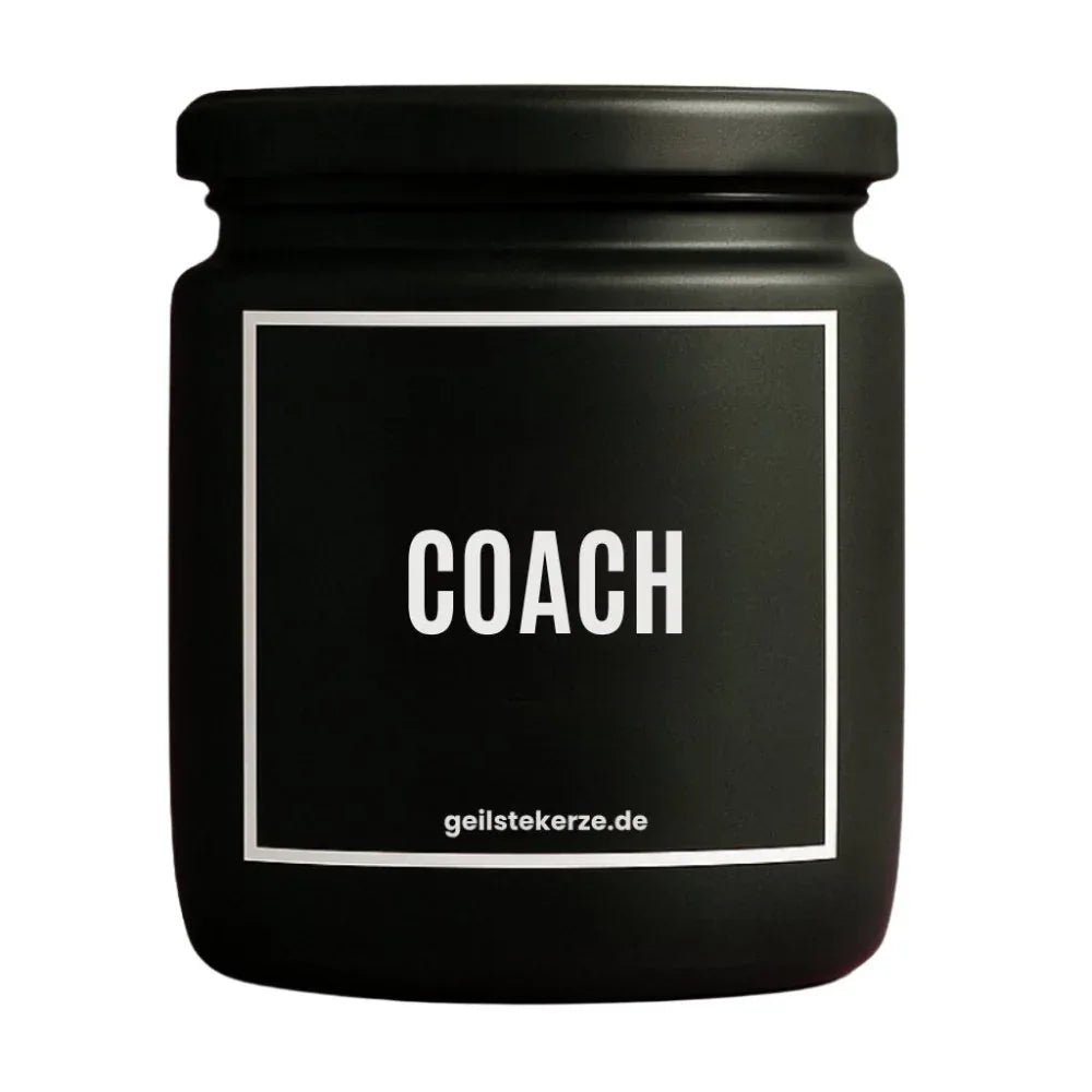 Duftkerze mit Spruch von geilstekerze ist der neue Geschenketrend. Diese witzige Kerze Vegane Bio-Kerze mit Spruch – COACH brennt mega lange sagenhafte 80 Stunde, hochwertige ätherische Öle schaffen beste Duftverteilung. Mit 1400 lustigen Sprüchen perfekt zum Verschenken. Handgemacht in Deutschland von geilstekerze.shop -Die beste Duftkerze die du kaufen kannst.