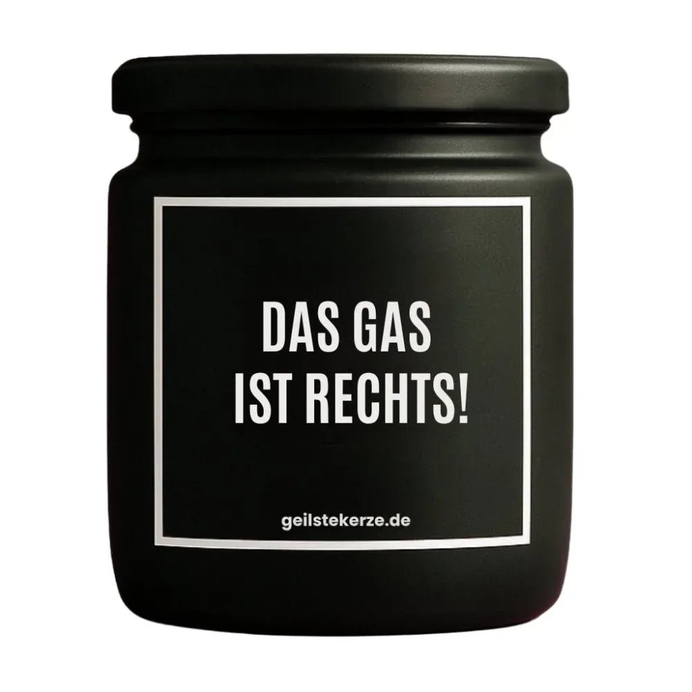 Duftkerze mit Spruch von geilstekerze ist der neue Geschenketrend. Diese witzige Kerze Vegane Bio-Kerze mit Spruch – DAS GAS IST RECHTS! brennt mega lange sagenhafte 80 Stunde, hochwertige ätherische Öle schaffen beste Duftverteilung. Mit 1400 lustigen Sprüchen perfekt zum Verschenken. Handgemacht in Deutschland von geilstekerze.shop -Die beste Duftkerze die du kaufen kannst.
