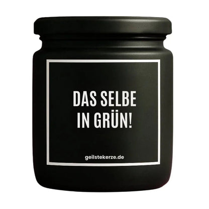Duftkerze mit Spruch von geilstekerze ist der neue Geschenketrend. Diese witzige Kerze Vegane Bio-Kerze mit Spruch – DAS SELBE IN GRÜN! brennt mega lange sagenhafte 80 Stunde, hochwertige ätherische Öle schaffen beste Duftverteilung. Mit 1400 lustigen Sprüchen perfekt zum Verschenken. Handgemacht in Deutschland von geilstekerze.shop -Die beste Duftkerze die du kaufen kannst.