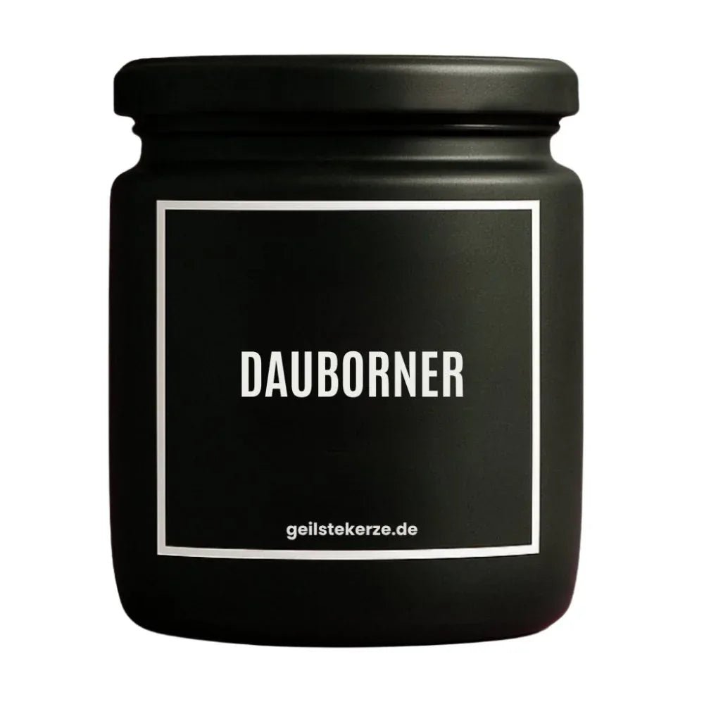 Duftkerze mit Spruch von geilstekerze ist der neue Geschenketrend. Diese witzige Kerze Vegane Bio-Kerze mit Spruch – DAUBORNER brennt mega lange sagenhafte 80 Stunde, hochwertige ätherische Öle schaffen beste Duftverteilung. Mit 1400 lustigen Sprüchen perfekt zum Verschenken. Handgemacht in Deutschland von geilstekerze.shop -Die beste Duftkerze die du kaufen kannst.