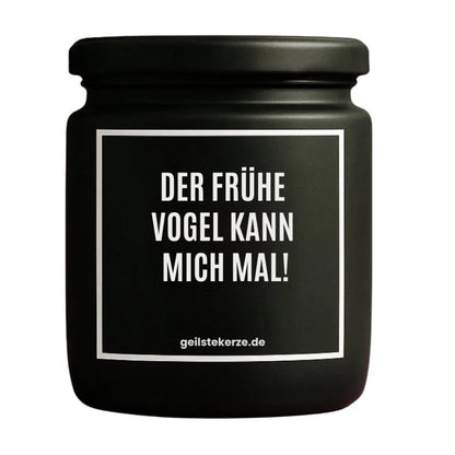 Duftkerze mit Spruch von geilstekerze ist der neue Geschenketrend. Diese witzige Kerze Vegane Bio-Kerze mit Spruch – DER FRÜHE VOGEL KANN MICH MAL brennt mega lange sagenhafte 80 Stunde, hochwertige ätherische Öle schaffen beste Duftverteilung. Mit 1400 lustigen Sprüchen perfekt zum Verschenken. Handgemacht in Deutschland von geilstekerze.shop -Die beste Duftkerze die du kaufen kannst.