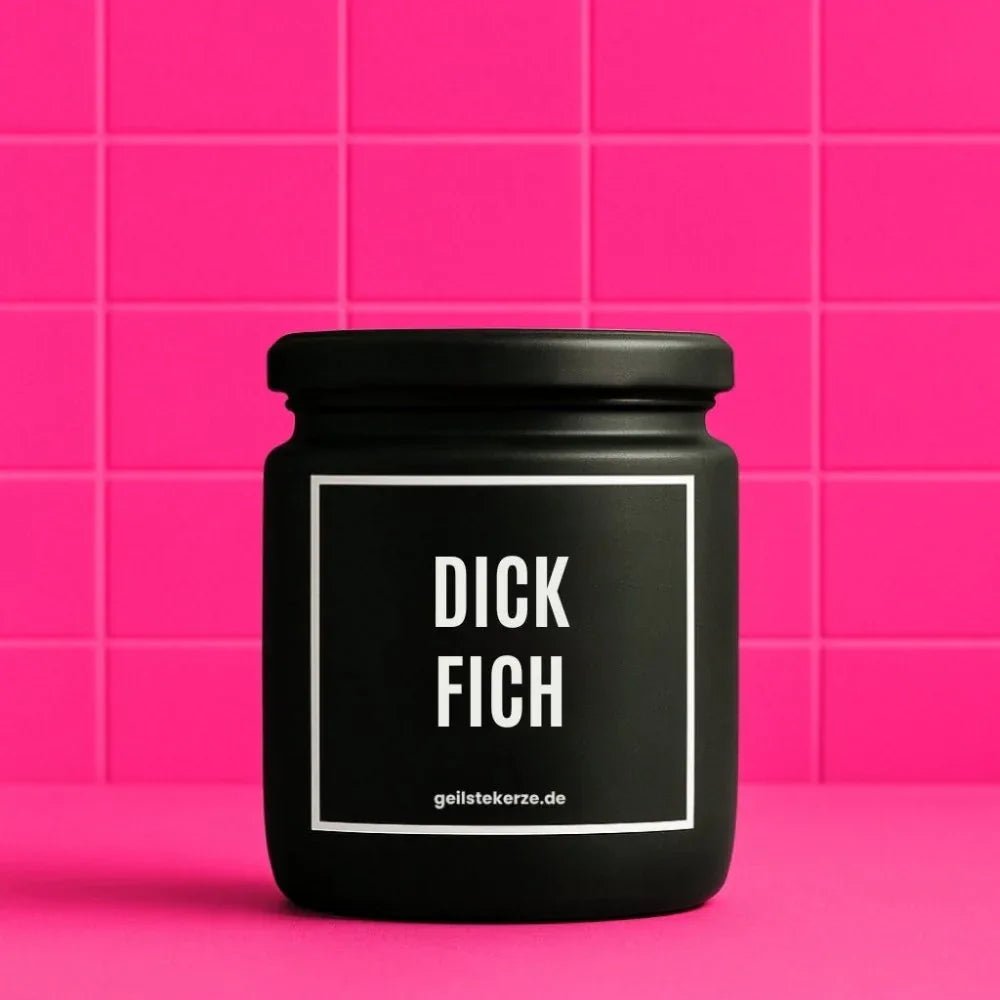 Duftkerze mit Spruch von geilstekerze ist der neue Geschenketrend. Diese witzige Kerze Vegane Bio-Kerze mit Spruch – DICK FICH brennt mega lange sagenhafte 80 Stunde, hochwertige ätherische Öle schaffen beste Duftverteilung. Mit 1400 lustigen Sprüchen perfekt zum Verschenken. Handgemacht in Deutschland von geilstekerze.shop -Die beste Duftkerze die du kaufen kannst.