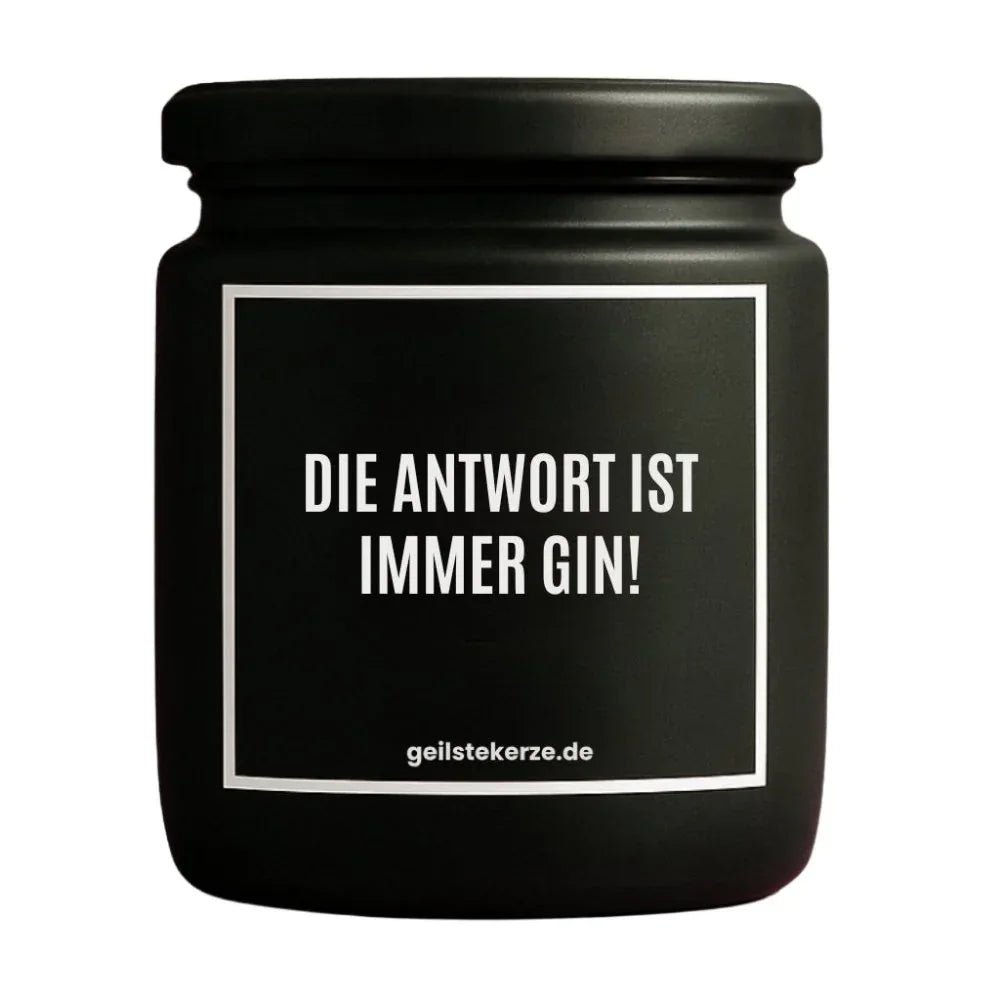 Duftkerze mit Spruch von geilstekerze ist der neue Geschenketrend. Diese witzige Kerze Vegane Bio-Kerze mit Spruch – DIE ANTWORT IST IMMER GIN! brennt mega lange sagenhafte 80 Stunde, hochwertige ätherische Öle schaffen beste Duftverteilung. Mit 1400 lustigen Sprüchen perfekt zum Verschenken. Handgemacht in Deutschland von geilstekerze.shop -Die beste Duftkerze die du kaufen kannst.
