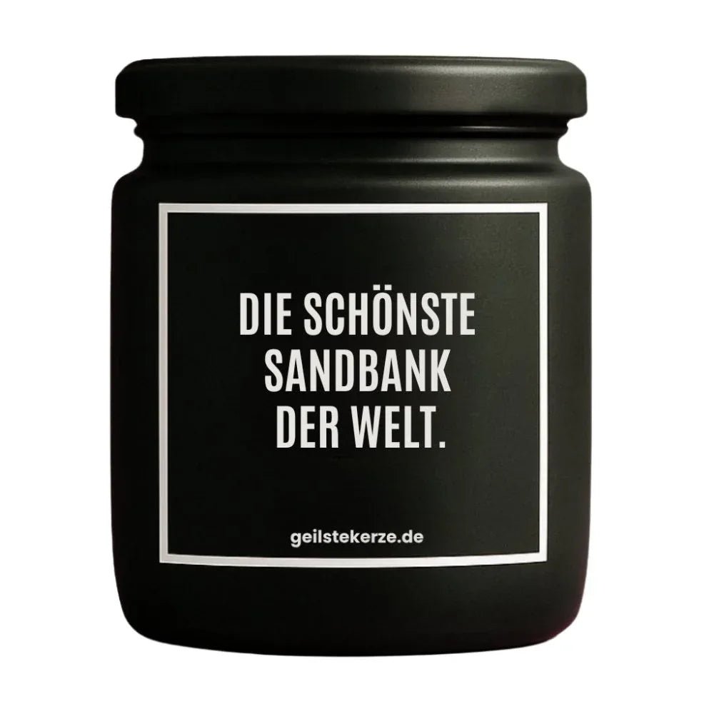 Duftkerze mit Spruch von geilstekerze ist der neue Geschenketrend. Diese witzige Kerze Vegane Bio-Kerze mit Spruch – DIE SCHÖNSTE SANDBANK DER WELT. brennt mega lange sagenhafte 80 Stunde, hochwertige ätherische Öle schaffen beste Duftverteilung. Mit 1400 lustigen Sprüchen perfekt zum Verschenken. Handgemacht in Deutschland von geilstekerze.shop -Die beste Duftkerze die du kaufen kannst.