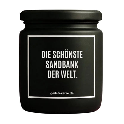 Duftkerze mit Spruch von geilstekerze ist der neue Geschenketrend. Diese witzige Kerze Vegane Bio-Kerze mit Spruch – DIE SCHÖNSTE SANDBANK DER WELT. brennt mega lange sagenhafte 80 Stunde, hochwertige ätherische Öle schaffen beste Duftverteilung. Mit 1400 lustigen Sprüchen perfekt zum Verschenken. Handgemacht in Deutschland von geilstekerze.shop -Die beste Duftkerze die du kaufen kannst.