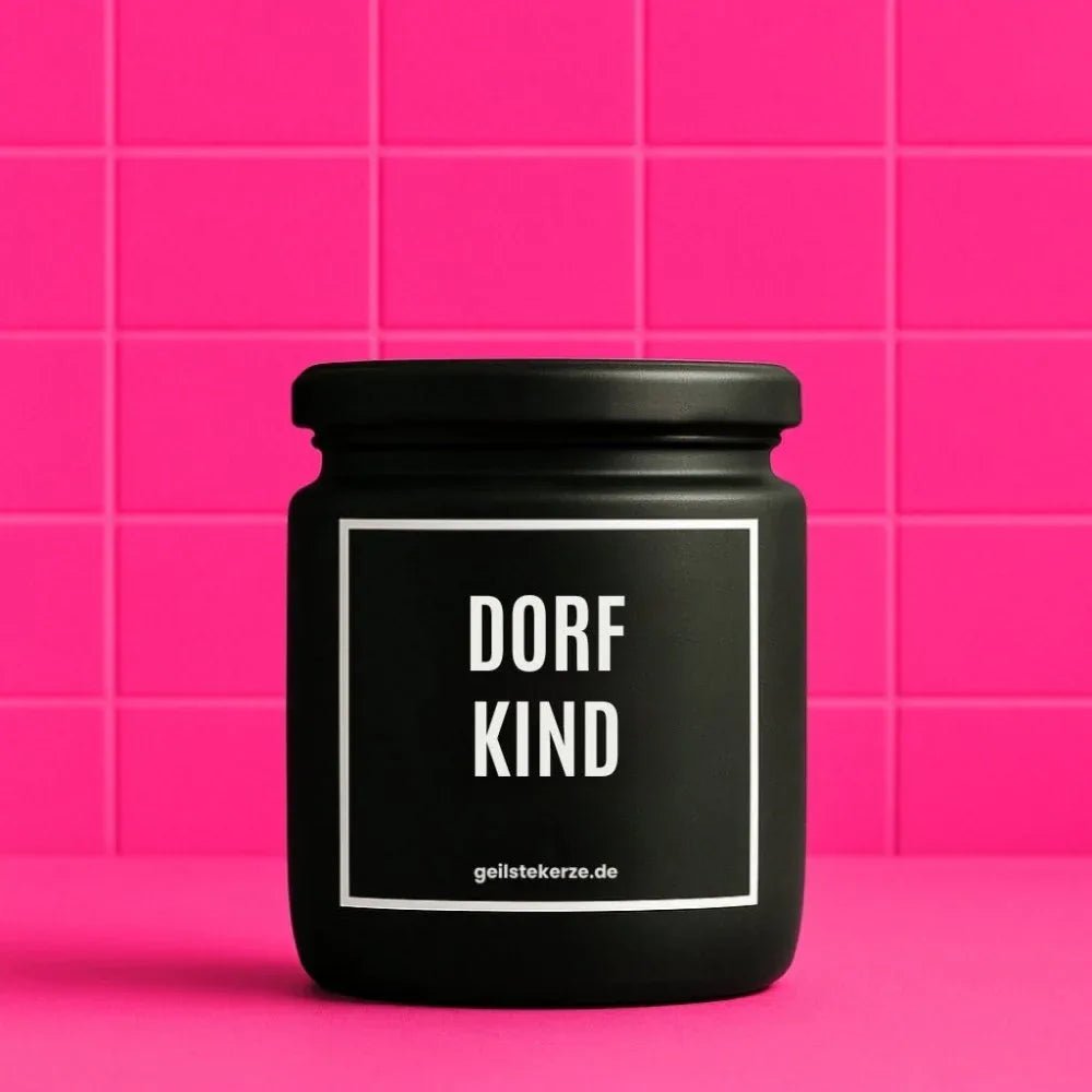 Duftkerze mit Spruch von geilstekerze ist der neue Geschenketrend. Diese witzige Kerze Vegane Bio-Kerze mit Spruch – DORFKIND brennt mega lange sagenhafte 80 Stunde, hochwertige ätherische Öle schaffen beste Duftverteilung. Mit 1400 lustigen Sprüchen perfekt zum Verschenken. Handgemacht in Deutschland von geilstekerze.shop -Die beste Duftkerze die du kaufen kannst.