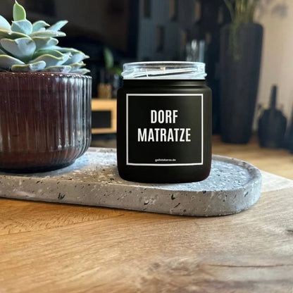 DORFMATRATZE Kerze Seitenansicht – vegane Bio-Duftkerze im Glasgefäß