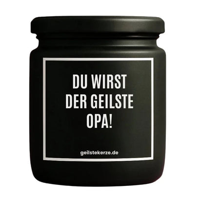 Duftkerze mit Spruch von geilstekerze ist der neue Geschenketrend. Diese witzige Kerze Vegane Bio-Kerze mit Spruch – DU WIRST DER GEILSTE OPA! brennt mega lange sagenhafte 80 Stunde, hochwertige ätherische Öle schaffen beste Duftverteilung. Mit 1400 lustigen Sprüchen perfekt zum Verschenken. Handgemacht in Deutschland von geilstekerze.shop -Die beste Duftkerze die du kaufen kannst.