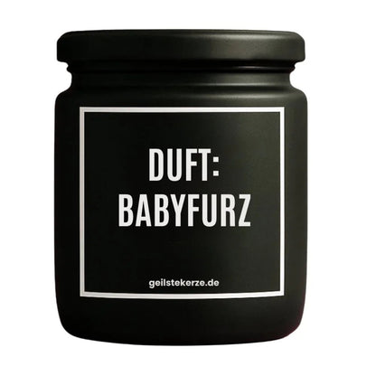 Duftkerze mit Spruch von geilstekerze ist der neue Geschenketrend. Diese witzige Kerze Vegane Bio-Kerze mit Spruch – DUFT: BABYFURZ brennt mega lange sagenhafte 80 Stunde, hochwertige ätherische Öle schaffen beste Duftverteilung. Mit 1400 lustigen Sprüchen perfekt zum Verschenken. Handgemacht in Deutschland von geilstekerze.shop -Die beste Duftkerze die du kaufen kannst.
