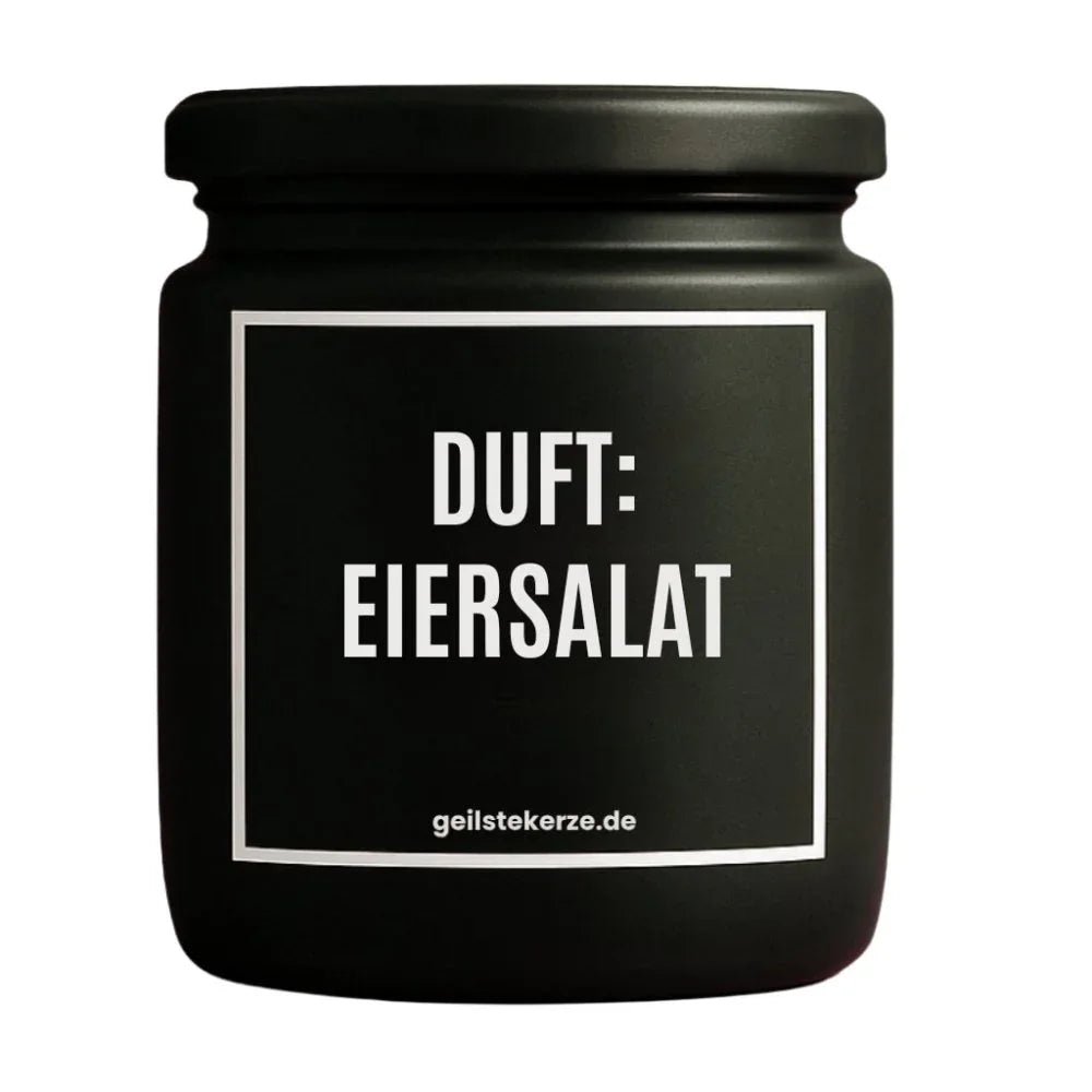 Duftkerze mit Spruch von geilstekerze ist der neue Geschenketrend. Diese witzige Kerze Vegane Bio-Kerze mit Spruch – DUFT: EIERSALAT brennt mega lange sagenhafte 80 Stunde, hochwertige ätherische Öle schaffen beste Duftverteilung. Mit 1400 lustigen Sprüchen perfekt zum Verschenken. Handgemacht in Deutschland von geilstekerze.shop -Die beste Duftkerze die du kaufen kannst.