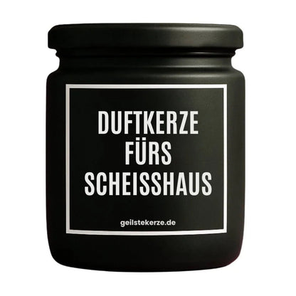 Duftkerze mit Spruch von geilstekerze ist der neue Geschenketrend. Diese witzige Kerze Vegane Bio-Kerze mit Spruch – DUFTKERZE FÜRS SCHEISSHAUS brennt mega lange sagenhafte 80 Stunde, hochwertige ätherische Öle schaffen beste Duftverteilung. Mit 1400 lustigen Sprüchen perfekt zum Verschenken. Handgemacht in Deutschland von geilstekerze.shop -Die beste Duftkerze die du kaufen kannst.