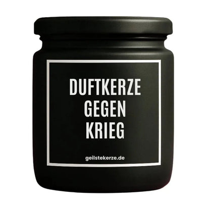 Duftkerze mit Spruch von geilstekerze ist der neue Geschenketrend. Diese witzige Kerze Vegane Bio-Kerze mit Spruch – DUFTKERZE GEGEN KRIEG brennt mega lange sagenhafte 80 Stunde, hochwertige ätherische Öle schaffen beste Duftverteilung. Mit 1400 lustigen Sprüchen perfekt zum Verschenken. Handgemacht in Deutschland von geilstekerze.shop -Die beste Duftkerze die du kaufen kannst.