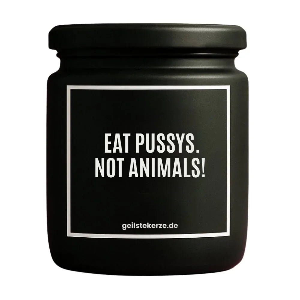 Duftkerze mit Spruch von geilstekerze ist der neue Geschenketrend. Diese witzige Kerze Vegane Bio-Kerze mit Spruch – EAT PUSSYS. NOT ANIMALS! brennt mega lange sagenhafte 80 Stunde, hochwertige ätherische Öle schaffen beste Duftverteilung. Mit 1400 lustigen Sprüchen perfekt zum Verschenken. Handgemacht in Deutschland von geilstekerze.shop -Die beste Duftkerze die du kaufen kannst.