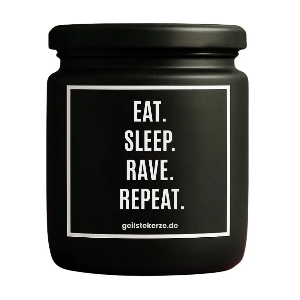Duftkerze mit Spruch von geilstekerze ist der neue Geschenketrend. Diese witzige Kerze Vegane Bio-Kerze mit Spruch – EAT SLEEP RAVE REPEAT brennt mega lange sagenhafte 80 Stunde, hochwertige ätherische Öle schaffen beste Duftverteilung. Mit 1400 lustigen Sprüchen perfekt zum Verschenken. Handgemacht in Deutschland von geilstekerze.shop -Die beste Duftkerze die du kaufen kannst.