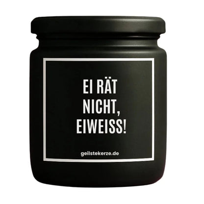 Duftkerze mit Spruch von geilstekerze ist der neue Geschenketrend. Diese witzige Kerze Vegane Bio-Kerze mit Spruch – EI RÄT NICHT, EIWEISS! brennt mega lange sagenhafte 80 Stunde, hochwertige ätherische Öle schaffen beste Duftverteilung. Mit 1400 lustigen Sprüchen perfekt zum Verschenken. Handgemacht in Deutschland von geilstekerze.shop -Die beste Duftkerze die du kaufen kannst.