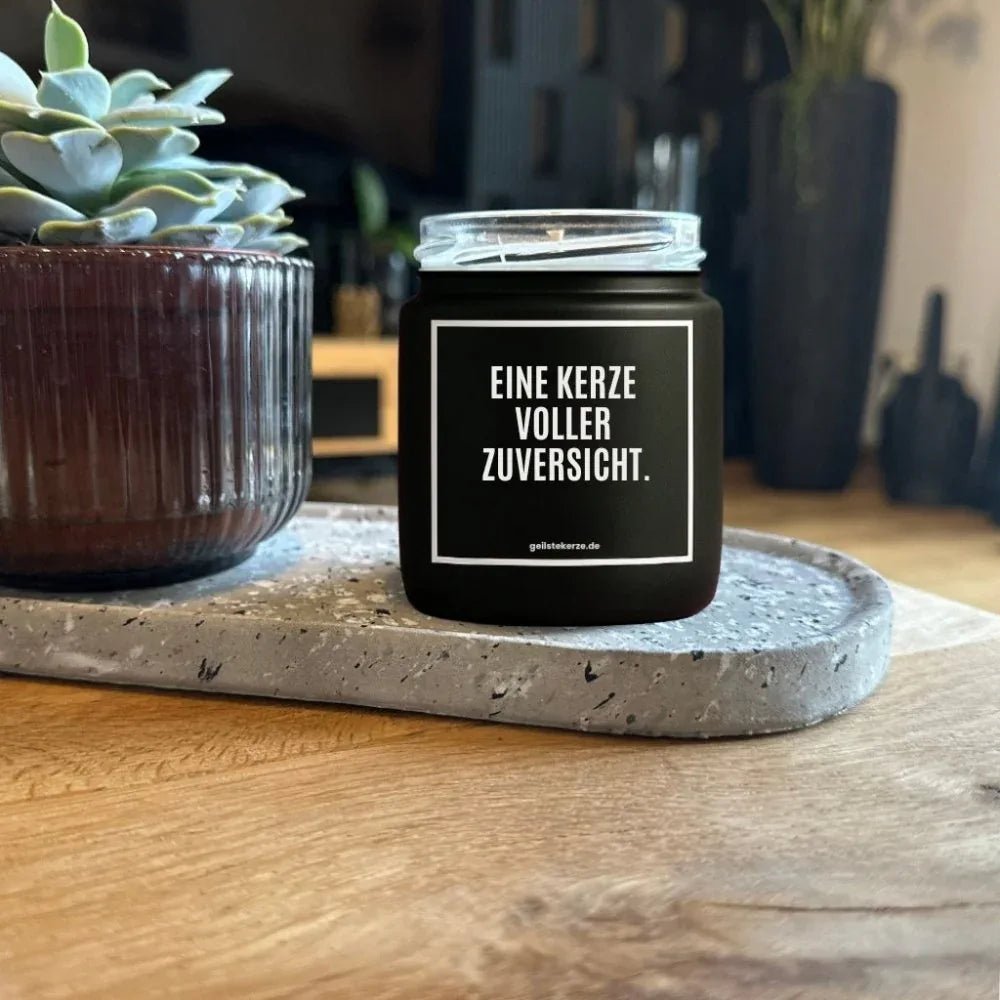 Vegane Bio-Kerze mit Spruch – EINE KERZE VOLLER ZUVERSICHT.