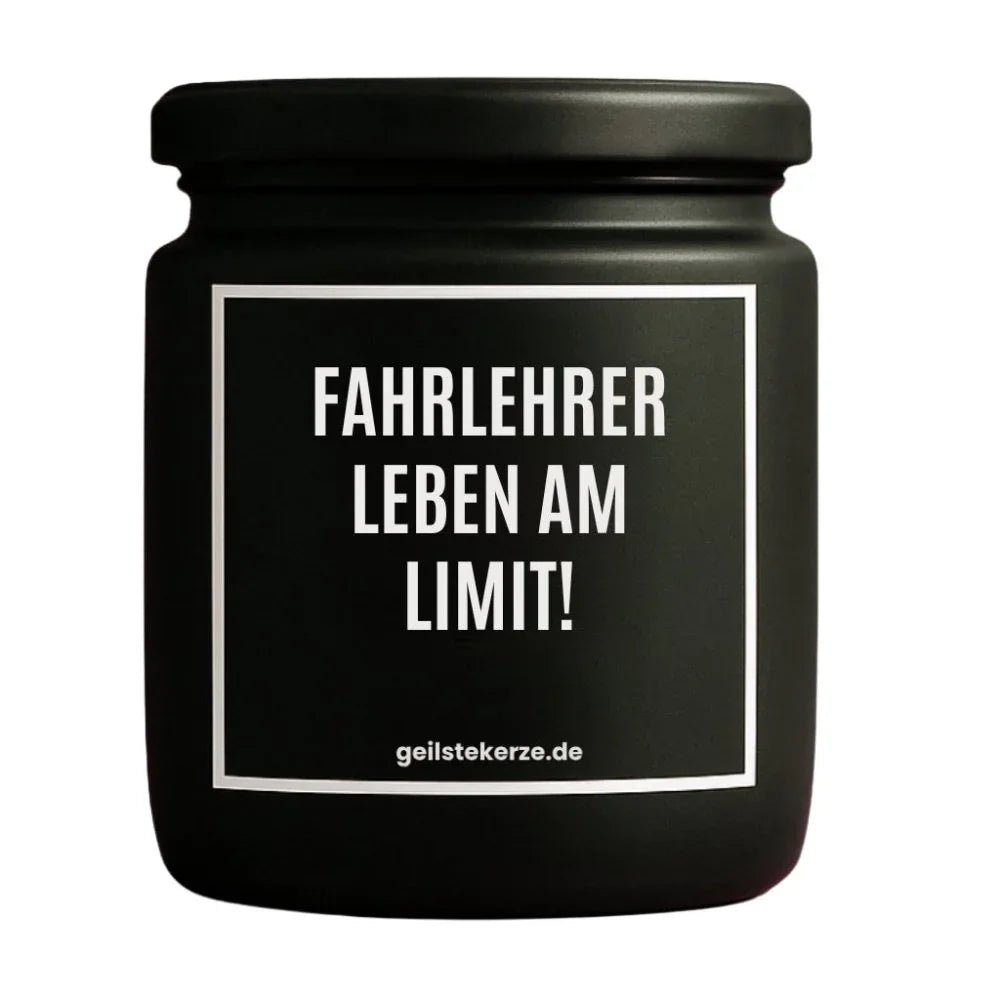 Vegane Bio-Kerze mit Spruch – FAHRLEHRER LEBEN AM LIMIT!