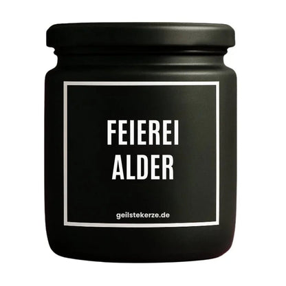 Duftkerze mit Spruch von geilstekerze ist der neue Geschenketrend. Diese witzige Kerze Vegane Bio-Kerze mit Spruch – FEIEREI ALDER brennt mega lange sagenhafte 80 Stunde, hochwertige ätherische Öle schaffen beste Duftverteilung. Mit 1400 lustigen Sprüchen perfekt zum Verschenken. Handgemacht in Deutschland von geilstekerze.shop -Die beste Duftkerze die du kaufen kannst.