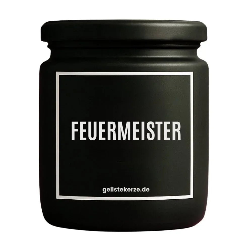 Duftkerze mit Spruch von geilstekerze ist der neue Geschenketrend. Diese witzige Kerze Vegane Bio-Kerze mit Spruch – FEUERMEISTER brennt mega lange sagenhafte 80 Stunde, hochwertige ätherische Öle schaffen beste Duftverteilung. Mit 1400 lustigen Sprüchen perfekt zum Verschenken. Handgemacht in Deutschland von geilstekerze.shop -Die beste Duftkerze die du kaufen kannst.