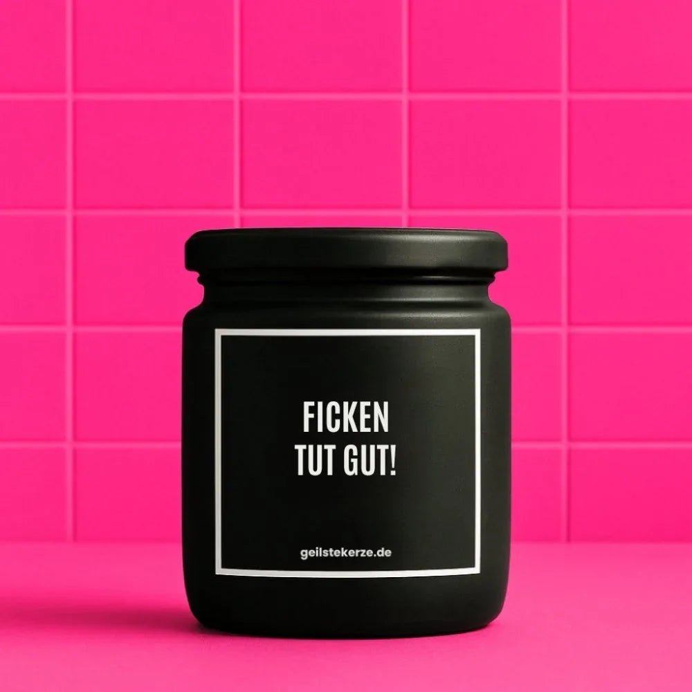 Duftkerze mit Spruch von geilstekerze ist der neue Geschenketrend. Diese witzige Kerze Vegane Bio-Kerze mit Spruch – FICKEN TUT GUT! brennt mega lange sagenhafte 80 Stunde, hochwertige ätherische Öle schaffen beste Duftverteilung. Mit 1400 lustigen Sprüchen perfekt zum Verschenken. Handgemacht in Deutschland von geilstekerze.shop -Die beste Duftkerze die du kaufen kannst.