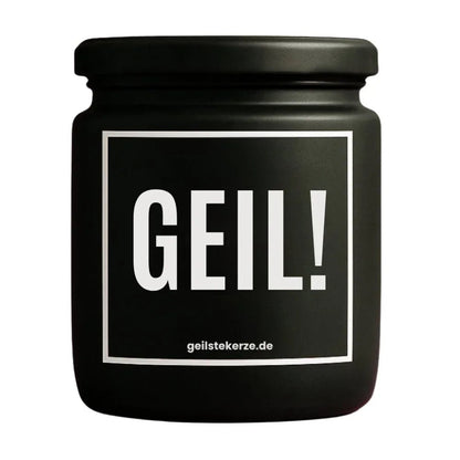 Duftkerze mit Spruch von geilstekerze ist der neue Geschenketrend. Diese witzige Kerze Vegane Bio-Kerze mit Spruch – GEIL! brennt mega lange sagenhafte 80 Stunde, hochwertige ätherische Öle schaffen beste Duftverteilung. Mit 1400 lustigen Sprüchen perfekt zum Verschenken. Handgemacht in Deutschland von geilstekerze.shop -Die beste Duftkerze die du kaufen kannst.