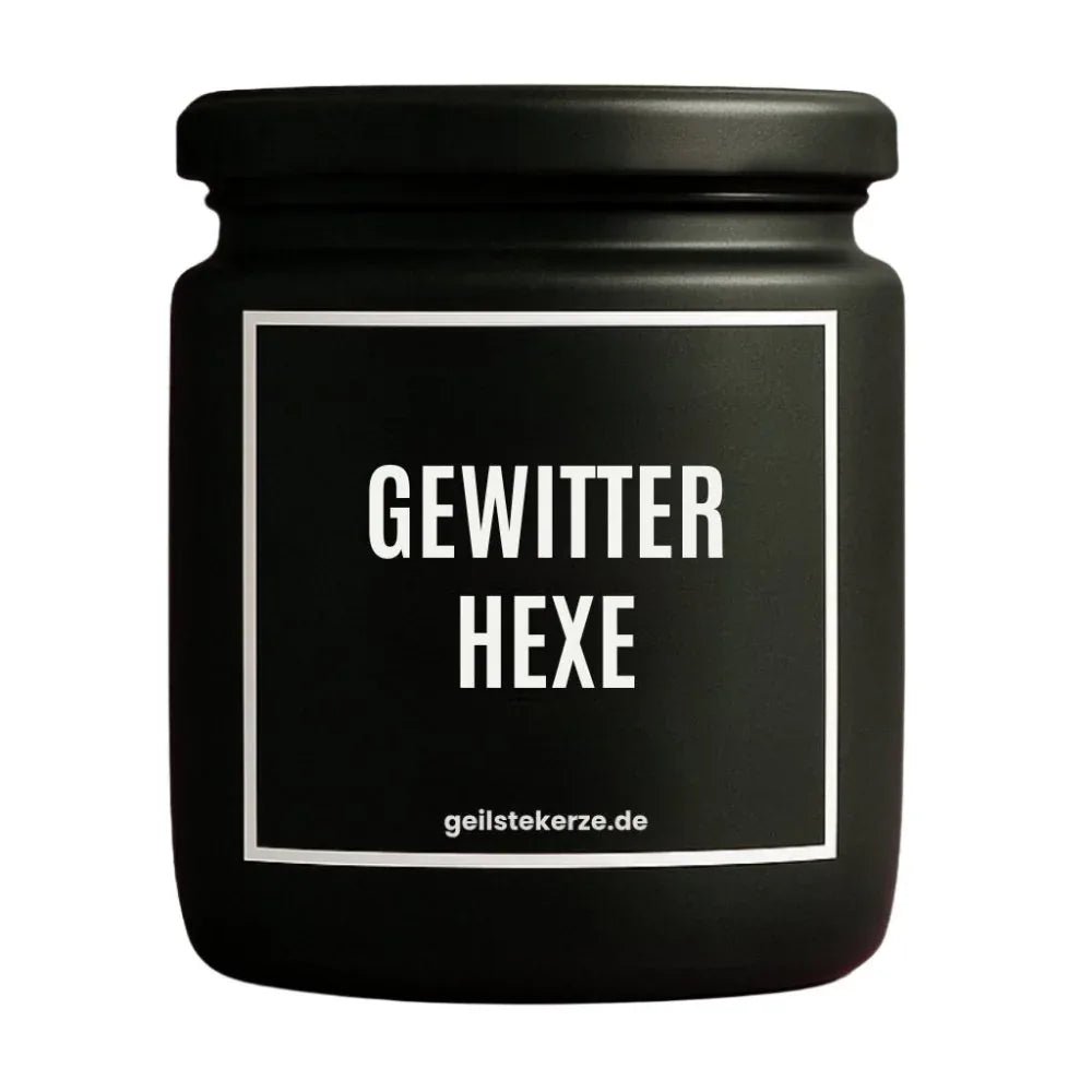 Duftkerze mit Spruch von geilstekerze ist der neue Geschenketrend. Diese witzige Kerze Vegane Bio-Kerze mit Spruch – GEWITTERHEXE brennt mega lange sagenhafte 80 Stunde, hochwertige ätherische Öle schaffen beste Duftverteilung. Mit 1400 lustigen Sprüchen perfekt zum Verschenken. Handgemacht in Deutschland von geilstekerze.shop -Die beste Duftkerze die du kaufen kannst.