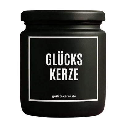Duftkerze mit Spruch von geilstekerze ist der neue Geschenketrend. Diese witzige Kerze Vegane Bio-Kerze mit Spruch – GLÜCKSKERZE brennt mega lange sagenhafte 80 Stunde, hochwertige ätherische Öle schaffen beste Duftverteilung. Mit 1400 lustigen Sprüchen perfekt zum Verschenken. Handgemacht in Deutschland von geilstekerze.shop -Die beste Duftkerze die du kaufen kannst.
