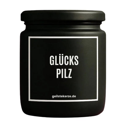 Duftkerze mit Spruch von geilstekerze ist der neue Geschenketrend. Diese witzige Kerze Vegane Bio-Kerze mit Spruch – GLÜCKSPILZ brennt mega lange sagenhafte 80 Stunde, hochwertige ätherische Öle schaffen beste Duftverteilung. Mit 1400 lustigen Sprüchen perfekt zum Verschenken. Handgemacht in Deutschland von geilstekerze.shop -Die beste Duftkerze die du kaufen kannst.
