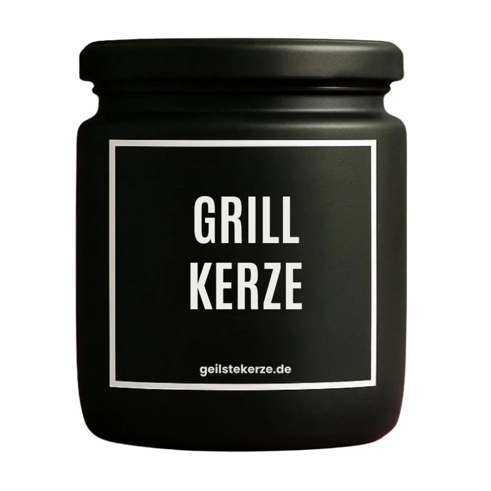 Duftkerze mit Spruch von geilstekerze ist der neue Geschenketrend. Diese witzige Kerze Vegane Bio-Kerze mit Spruch – GRILLKERZE brennt mega lange sagenhafte 80 Stunde, hochwertige ätherische Öle schaffen beste Duftverteilung. Mit 1400 lustigen Sprüchen perfekt zum Verschenken. Handgemacht in Deutschland von geilstekerze.shop -Die beste Duftkerze die du kaufen kannst.